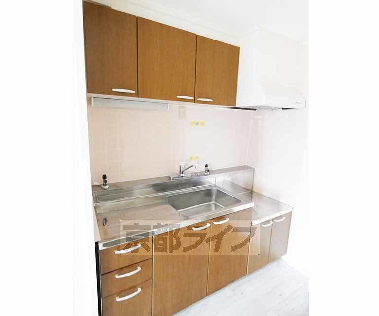 キッチン　大型システムキッチン。