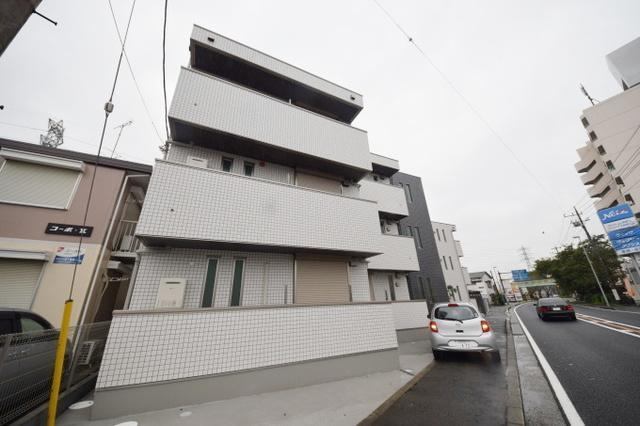 建物外観　オートロック完備