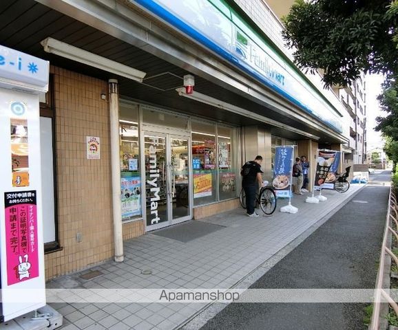 コンビニ　ファミリーマート（コンビニ）まで437m