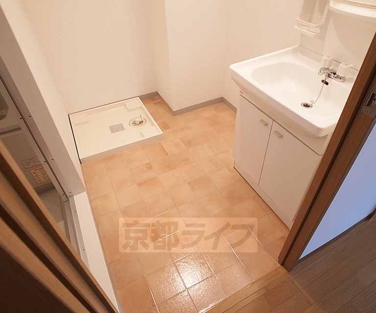 洗面設備　ゆったりとした脱衣所です。