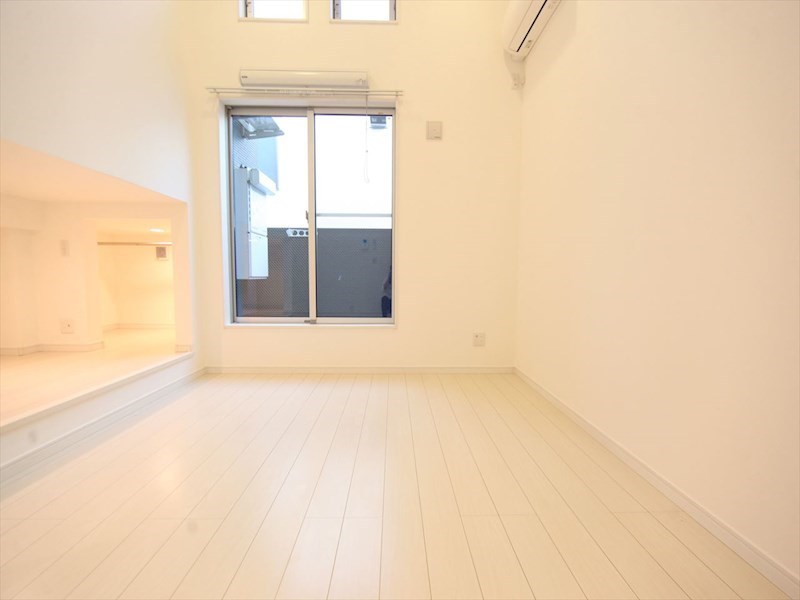 バルコニー　洋室6.7帖　アンダーロフト4.6帖（寝室にも使えます）