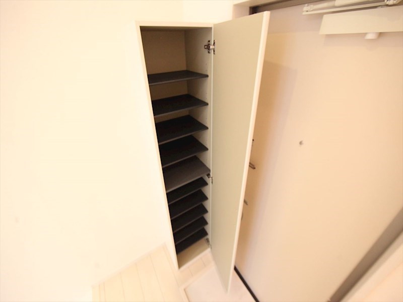 玄関　玄関　シューズボックス付（収納充実してます）