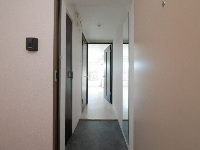 玄関　圧迫感のない玄関スペースです♪