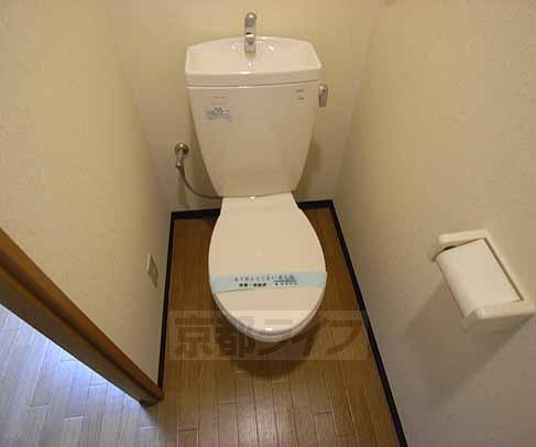 トイレ　洋式のトイレ。