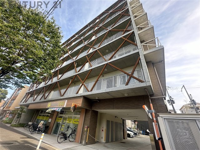 建物外観　オートロック付きで安心！宅配BOX付きで便利！