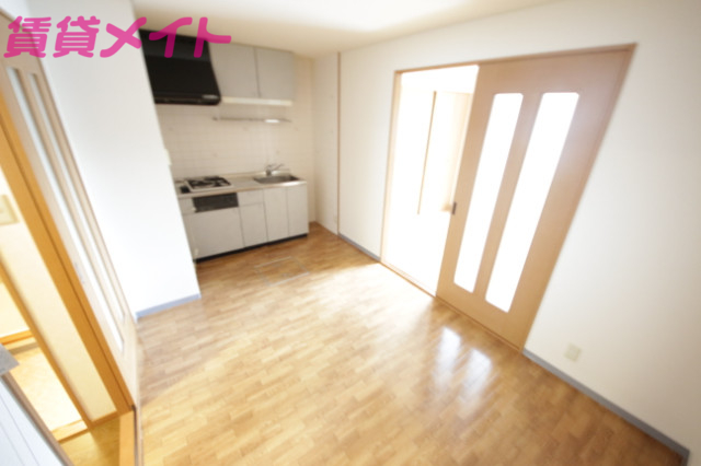 居室・リビング　同物件別室画像