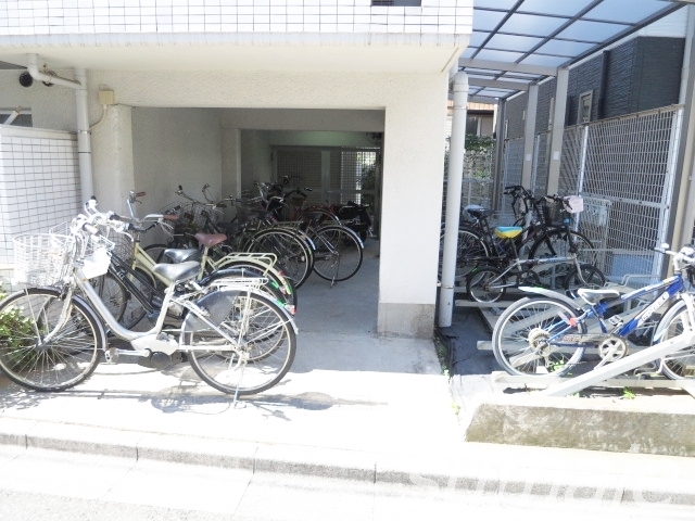 その他共有部分　自転車置き場です☆
