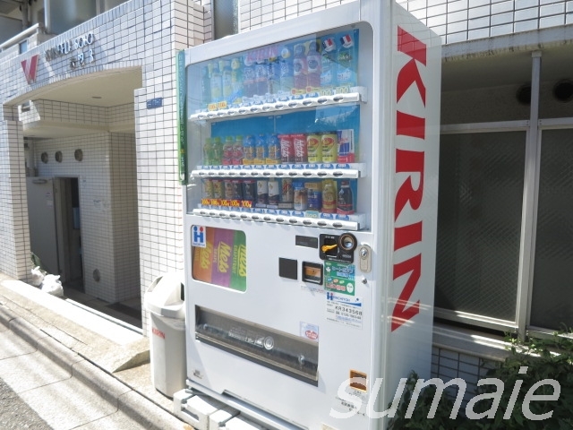 その他　マンション下自動販売機あります☆