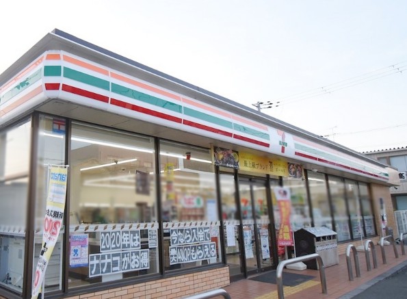コンビニ　セブンイレブン 東大阪衣摺4丁目店（コンビニ）まで464m