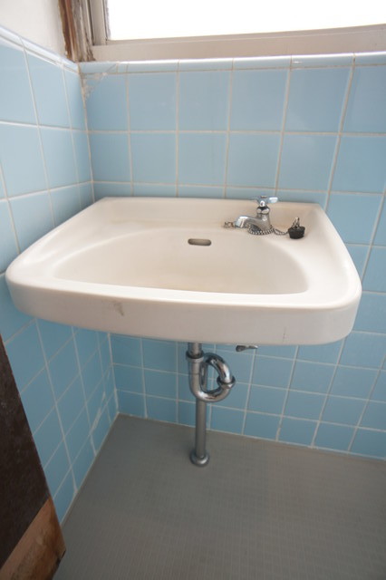 洗面設備　リフォーム中の写真です