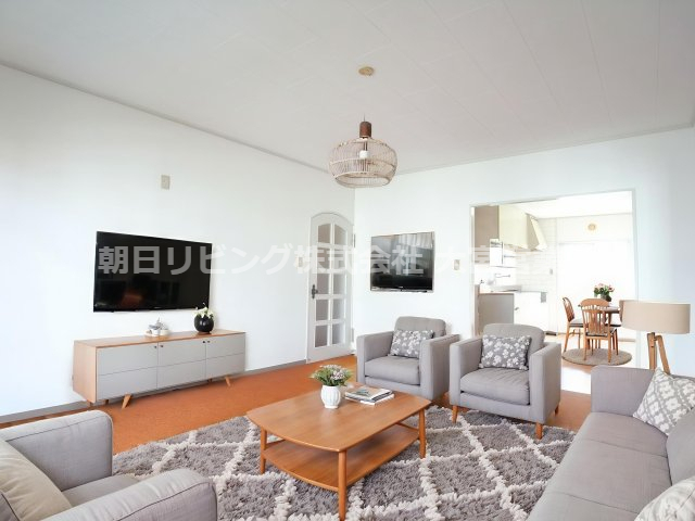 居室・リビング　※AI加工によるホームステージングです。家具は実際にはつきま