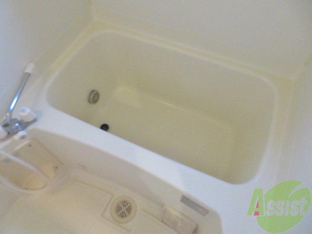 バス・シャワールーム　こちらはお風呂。一日の疲れをここで癒してください。