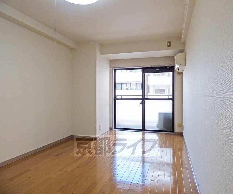 居室・リビング　広々とした室内です。