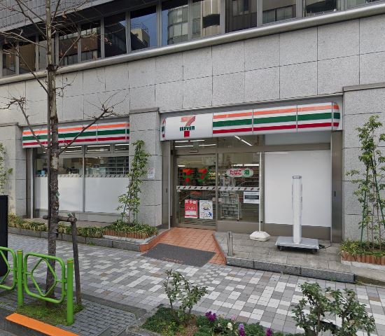 コンビニ　セブンイレブン 人形町駅西店（コンビニ）まで64m