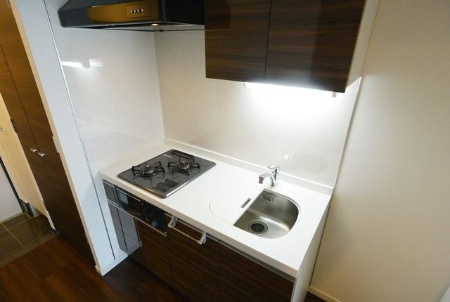 キッチン　★２口ガスシステムキッチンで料理も楽しめます★