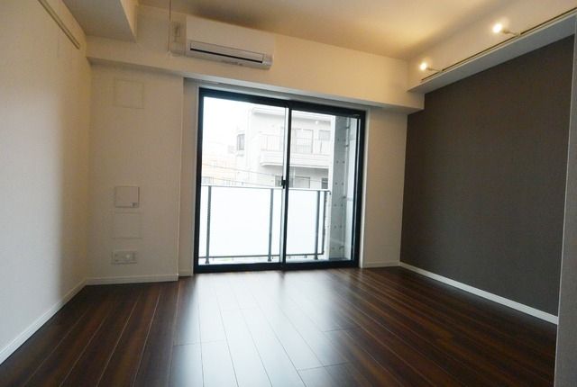 居室・リビング　★きれいなフローリングの洋室です★