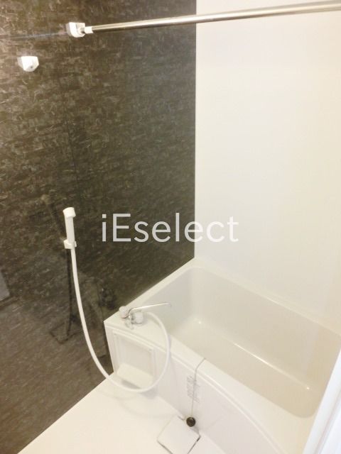 バス・シャワールーム　浴室乾燥機能付きのお風呂です。