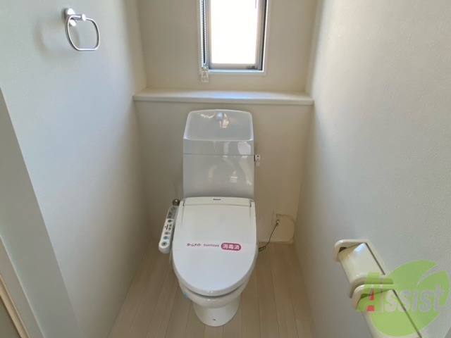 トイレ　こちらはトイレです。清潔感があり、安心して使用できます。