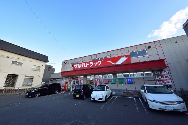 ドラックストア　ツルハドラッグ南8条店（ドラッグストア）まで425m