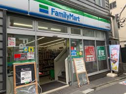 コンビニ　ファミリーマート 目白駅西店（コンビニ）まで219m