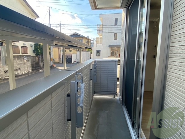 バルコニー　バルコニーはこちら、お洗濯がはかどりそうですね