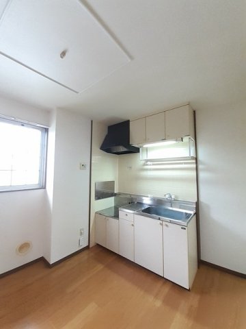 キッチン　コンパクトなキッチンで掃除もラクラク