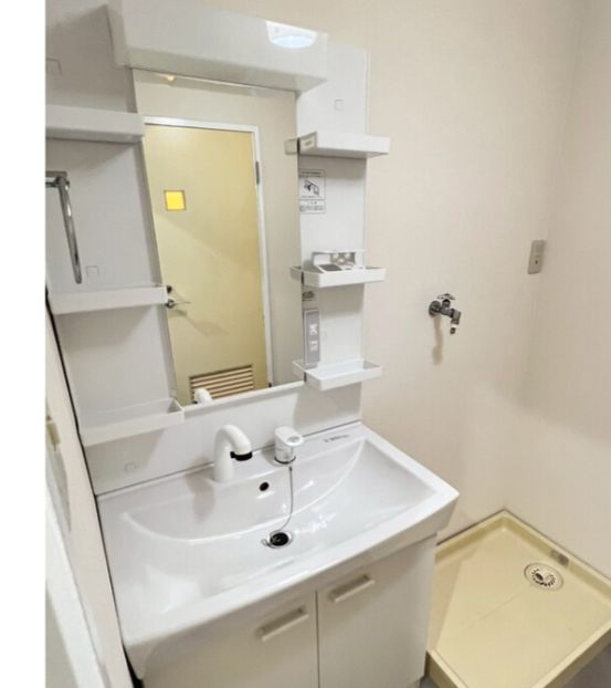 洗面設備　独立洗面台あり、毎朝おしゃれに忙しい女性の方におすすめです