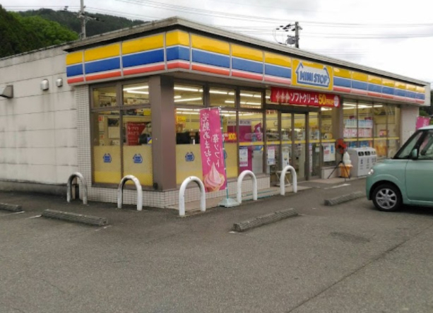 コンビニ　ミニストップ和田山桑原店（コンビニ）まで3292m