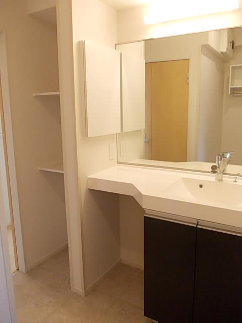 洗面設備　洗面室