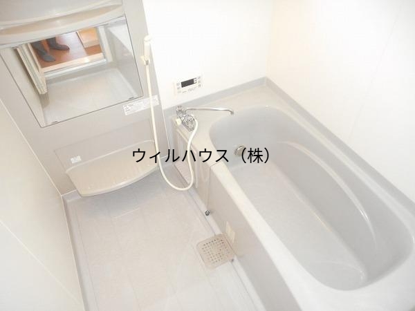 バス・シャワールーム　浴室乾燥機、追い焚き機能付バス！