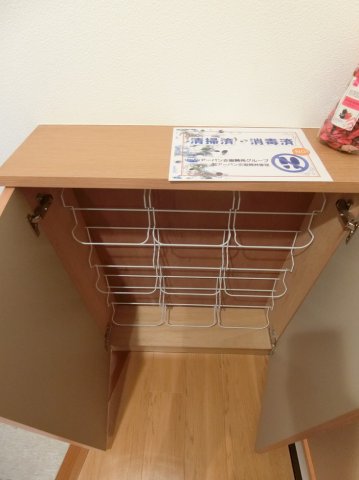 玄関　シューズボックスがあるので靴が散らからずいつでも玄関すっきり