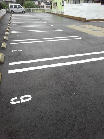 駐車場　駐車場があるので、車を買う予定の方も安心です