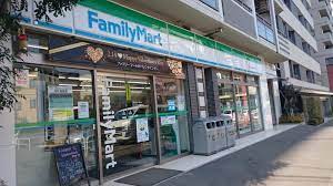 コンビニ　ファミリーマート 市谷柳町店（コンビニ）まで183m
