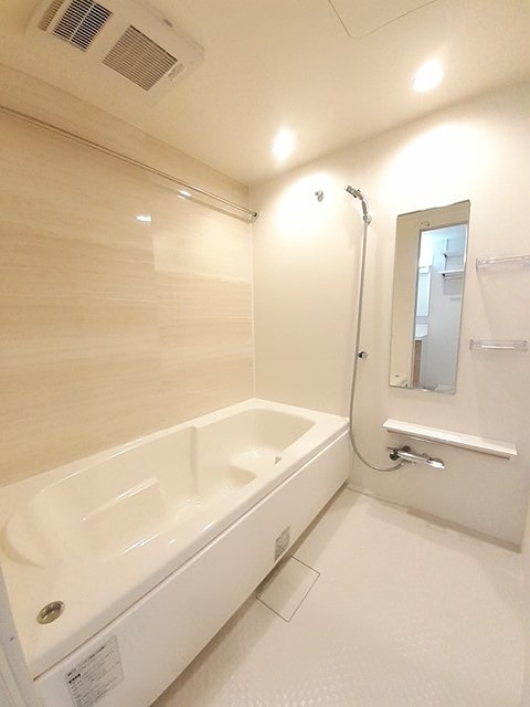 バス・シャワールーム　追い焚き機能付きです。