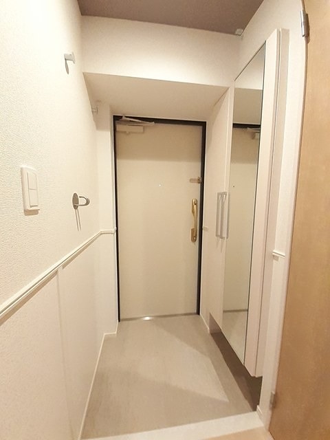 玄関　シューズBOX完備の広々とした玄関です。