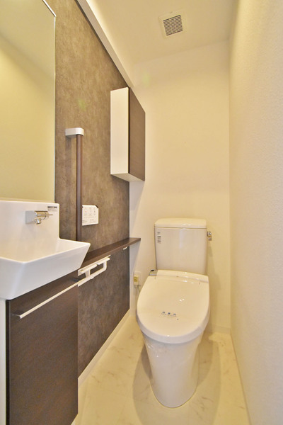 トイレ　手洗い器付き