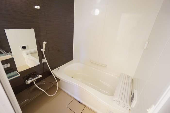 バス・シャワールーム　ゆったり一坪風呂で足を伸ばして入れます