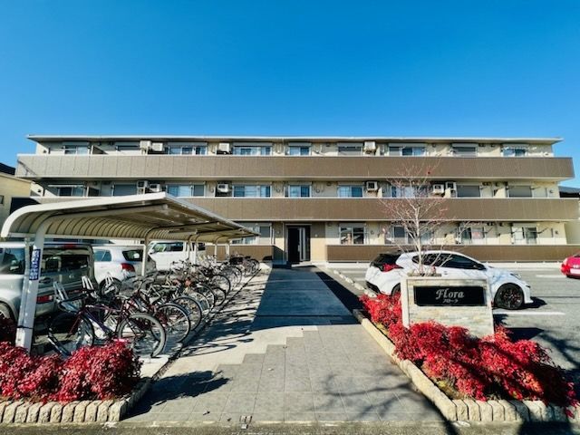 建物外観　駐車場