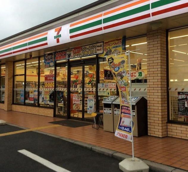 コンビニ　セブンイレブン（コンビニ）まで800m