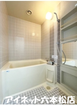 バス・シャワールーム　一日の疲れを癒してください。