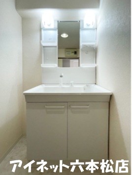 洗面設備　毎朝の身支度はここ。