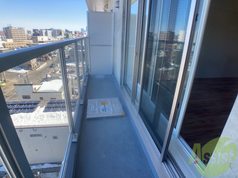 バルコニー　こちらはバルコニーです！洗濯物もよく乾きそうです。