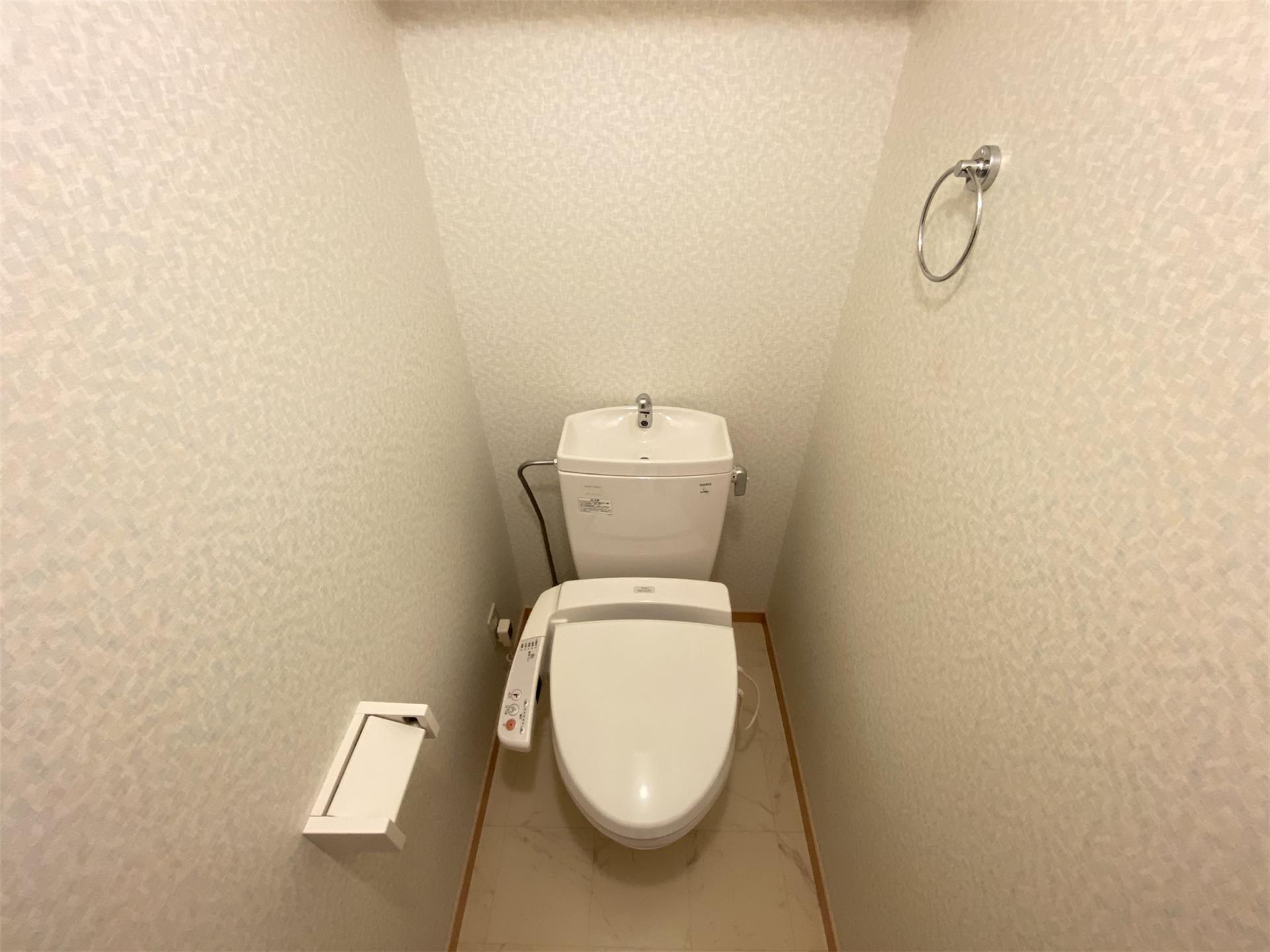トイレ　温水洗浄暖房便座付トイレ