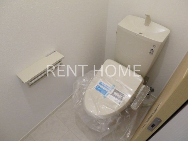 トイレ　温水洗浄便座付きのトイレです。