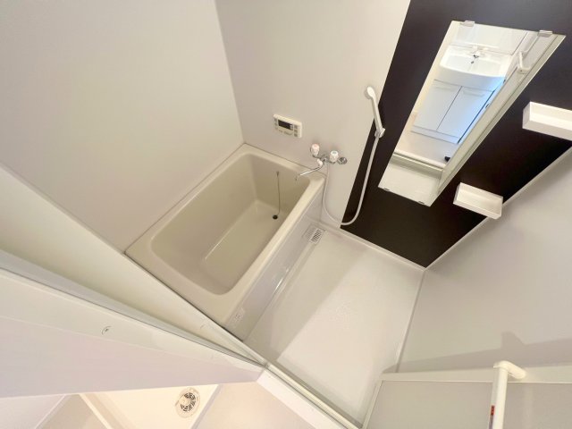 バス・シャワールーム　広めのお風呂は一日の疲れを癒してくれます。
