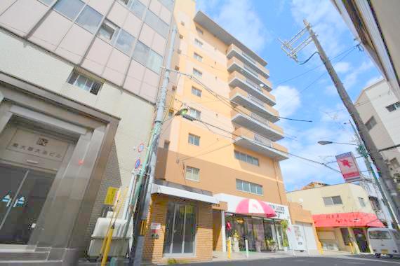 建物外観　存在感のある外観は落ちついた色合いで、堂々としていますね。