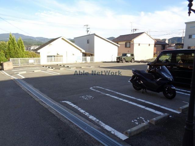 駐車場　駐車場