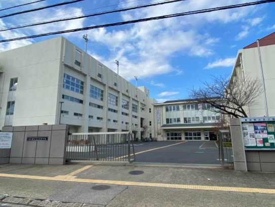 高校・高専　足立高等学校（高校・高専）まで616m