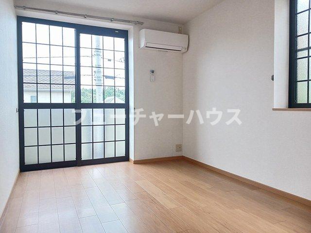 居室・リビング　内装は落ち着いています