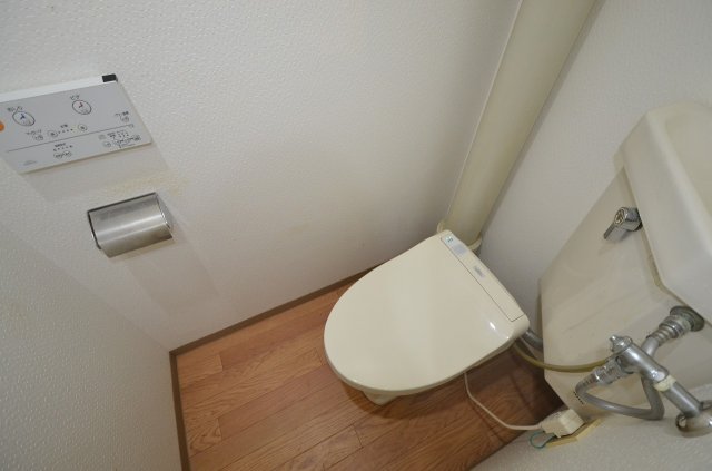 トイレ　ウォシュレット付きのトイレです♪